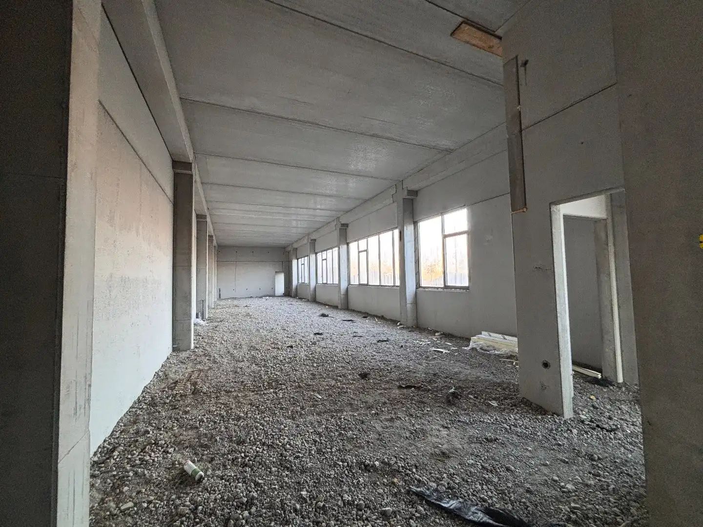 Logistieke bedrijfshal - 4069 m² - met mogelijkheid tot 1200 m² kantoren. Superligging! foto 11