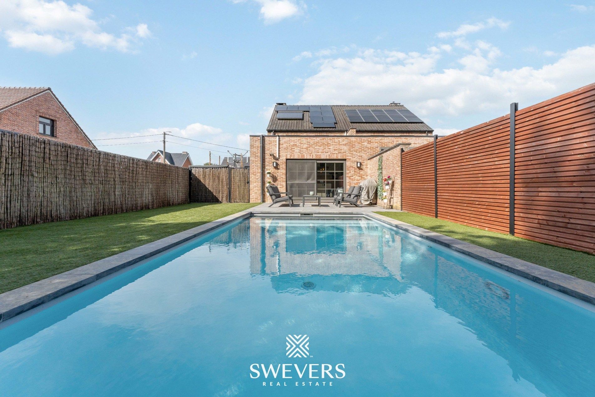 HOB met 3 slaapkamers, bureau en zwembad   foto 27