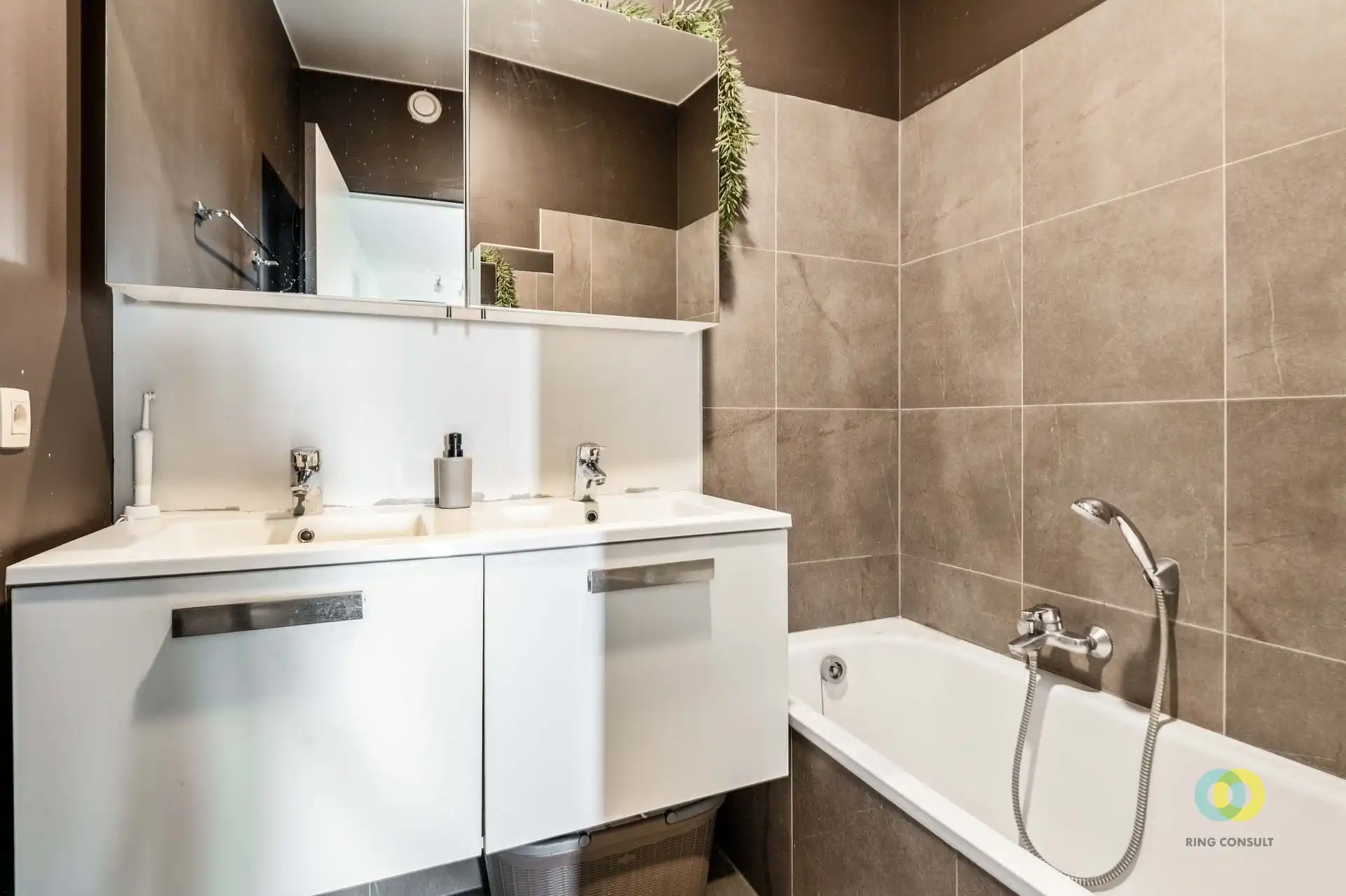 Lichtrijk appartement nabij park foto 9