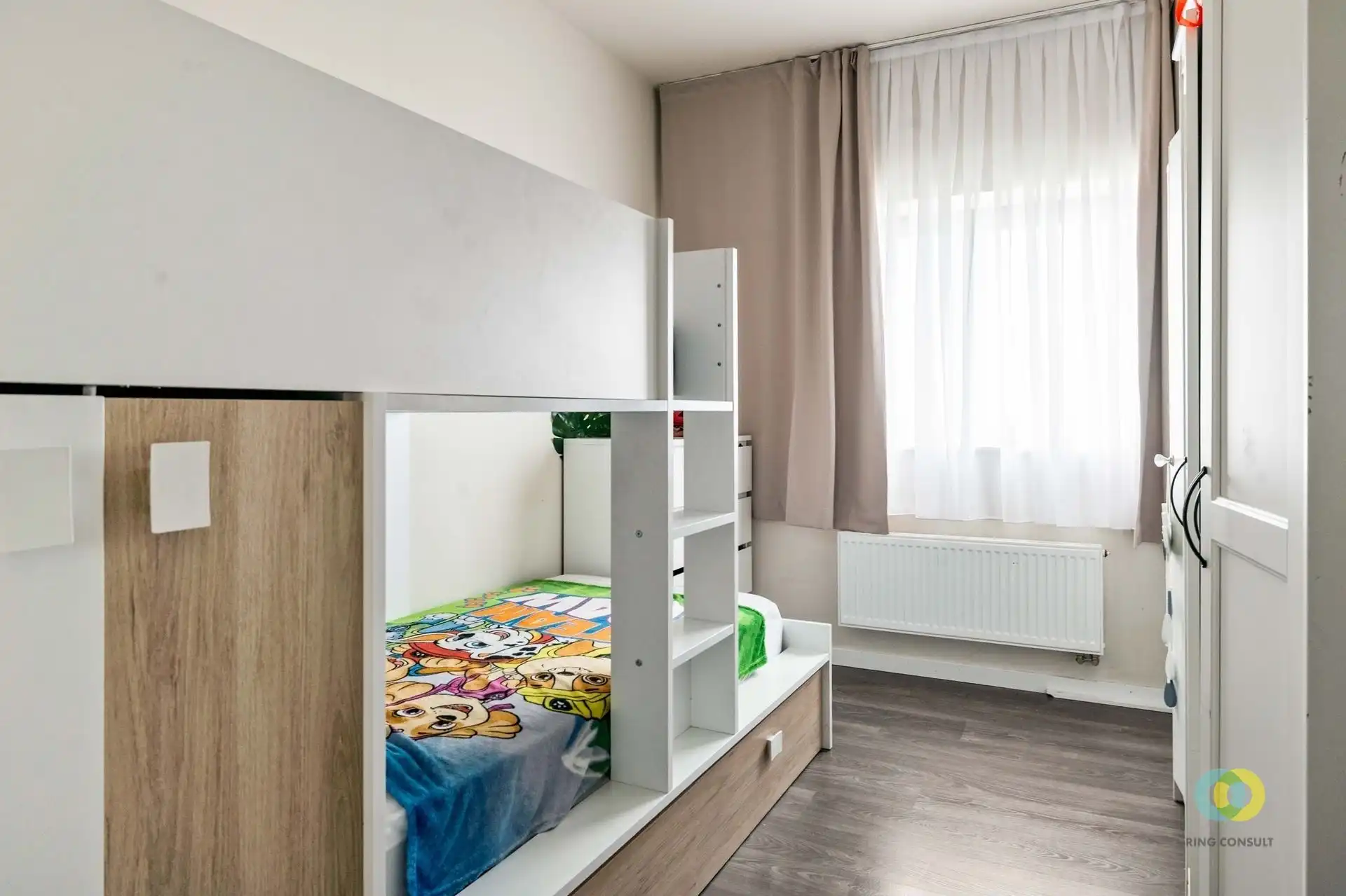 Lichtrijk appartement nabij park foto 9
