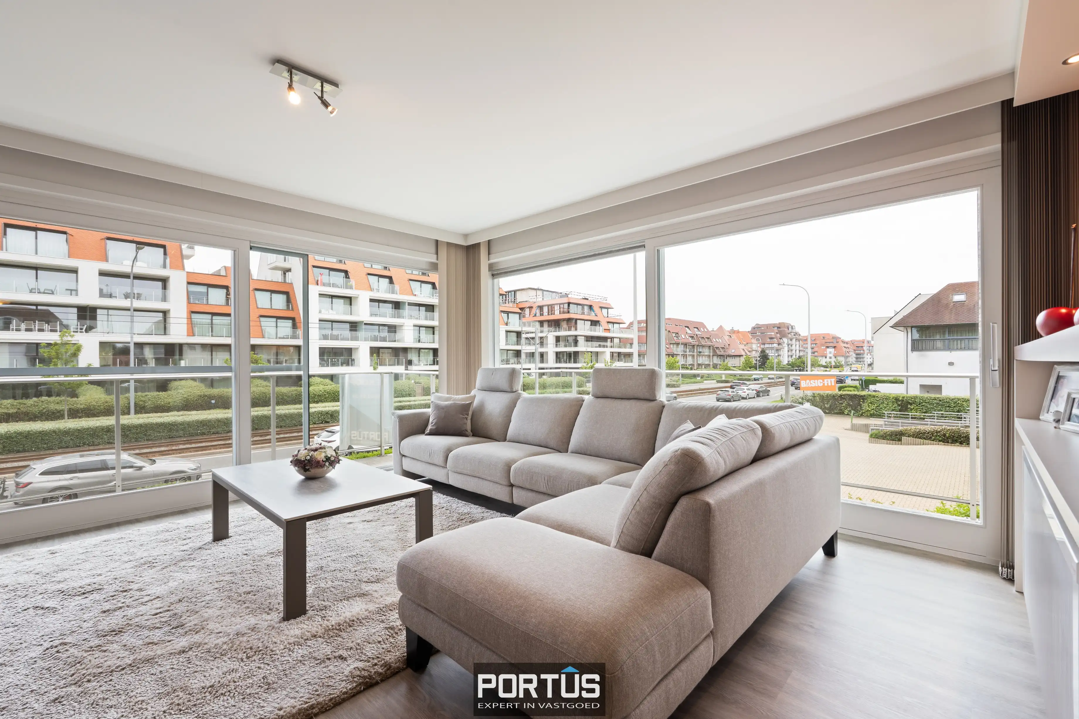 Ruim zonnig hoekappartement te koop te Nieuwpoort foto 5