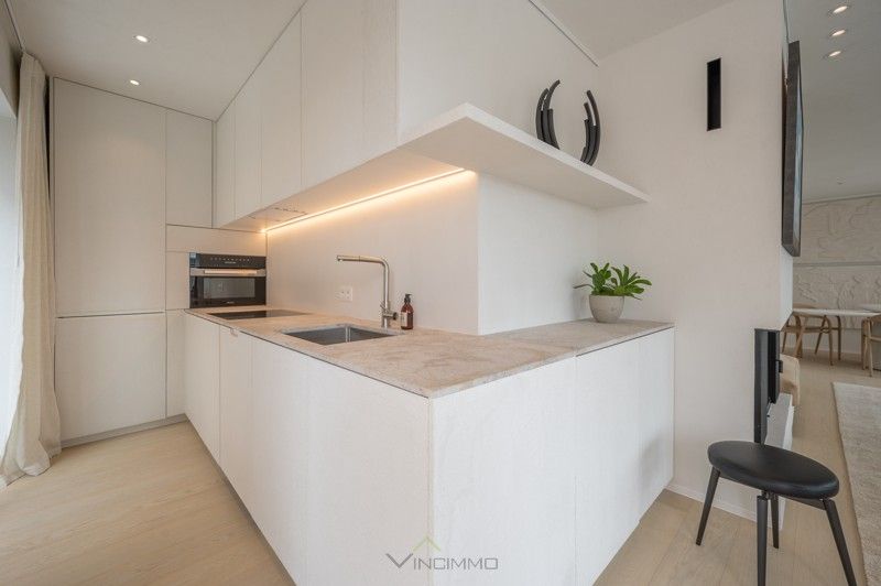Lichtvolle, instapklare penthouse met drie volwaardige slaapkamers, meerdere terrassen en een open zicht op La Réserve en het Casinoplein. foto 5