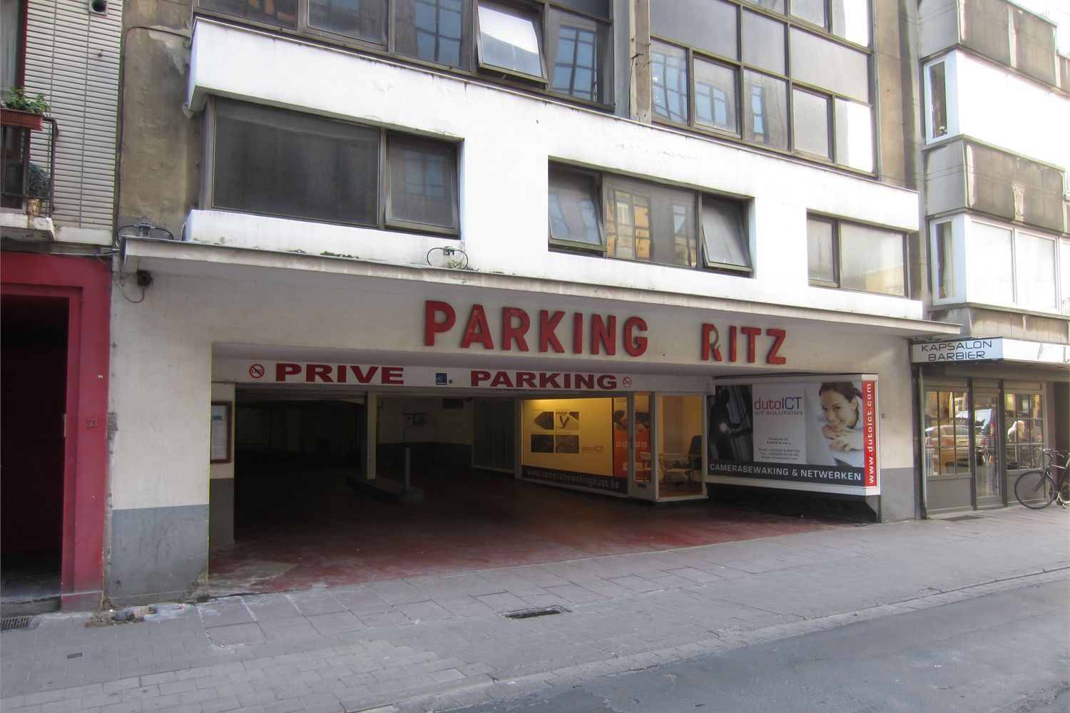 PARKING RITZ foto {{pictureIndex}}