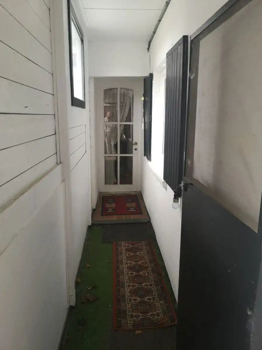 Te renoveren halfopen woning met grote naastliggende tuin foto 8
