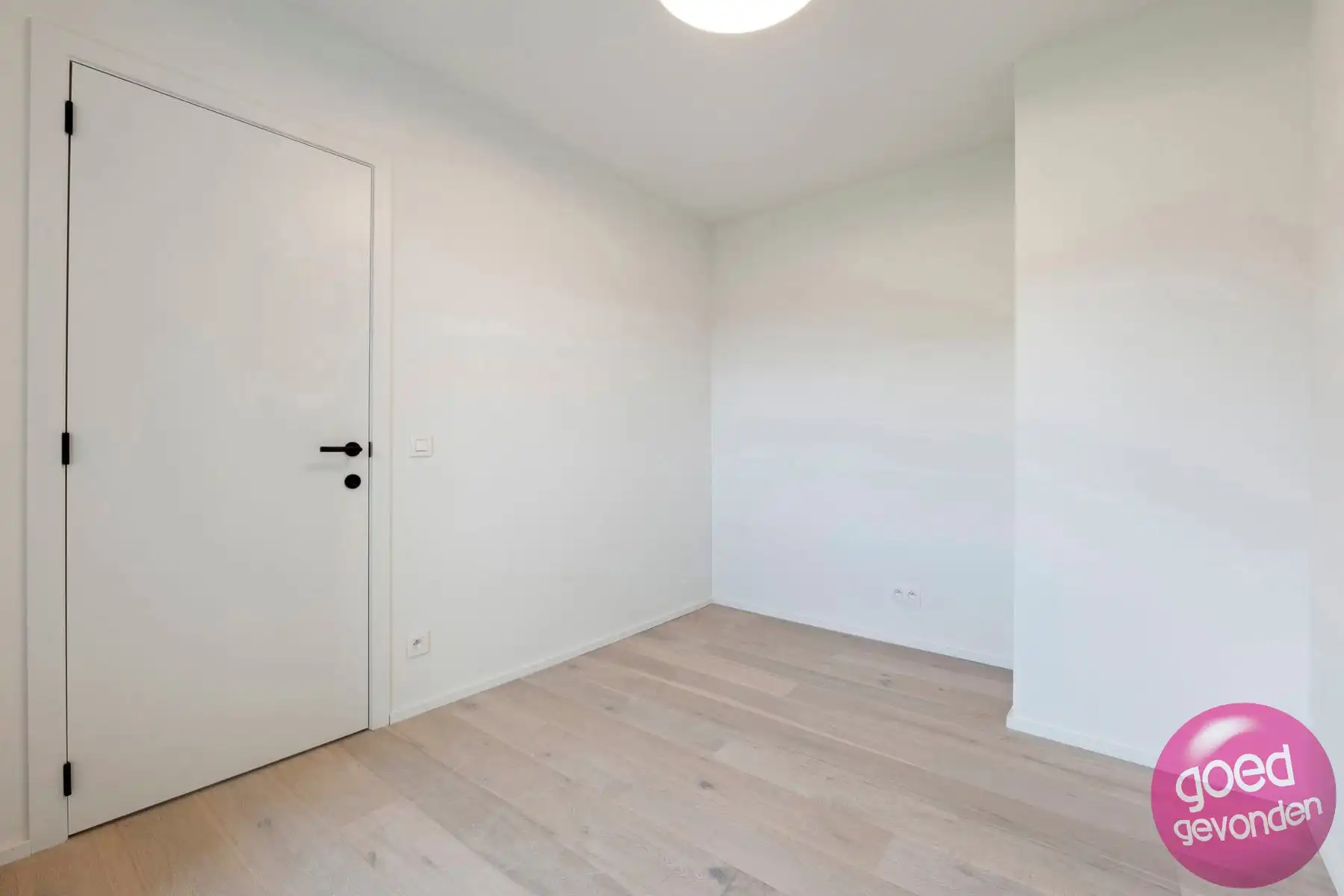 NIEUW APP - 1of2 SLK - TERRAS - KELDER - CENTRUM - GEEN BTW foto 17