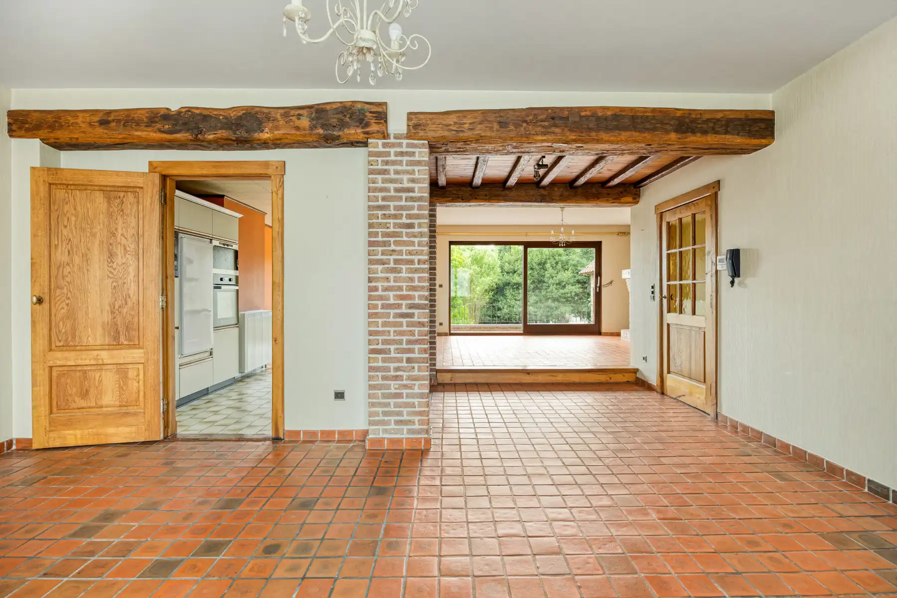 Leemans Immobiliën biedt u deze ruime bel-etagewoning te huur aan in Zellik. foto 9