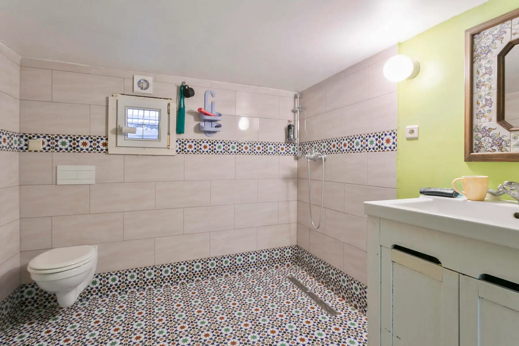 Karaktervol opbrengstgebouw op toplocatie in Ronse! foto 27