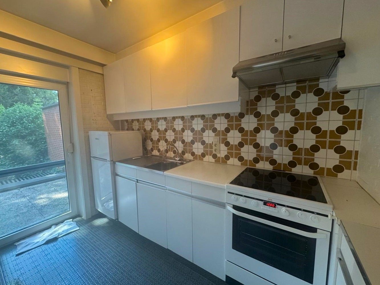 Zéér ruime rijwoning met terras en tuin nabij het centrum van Genk foto 5