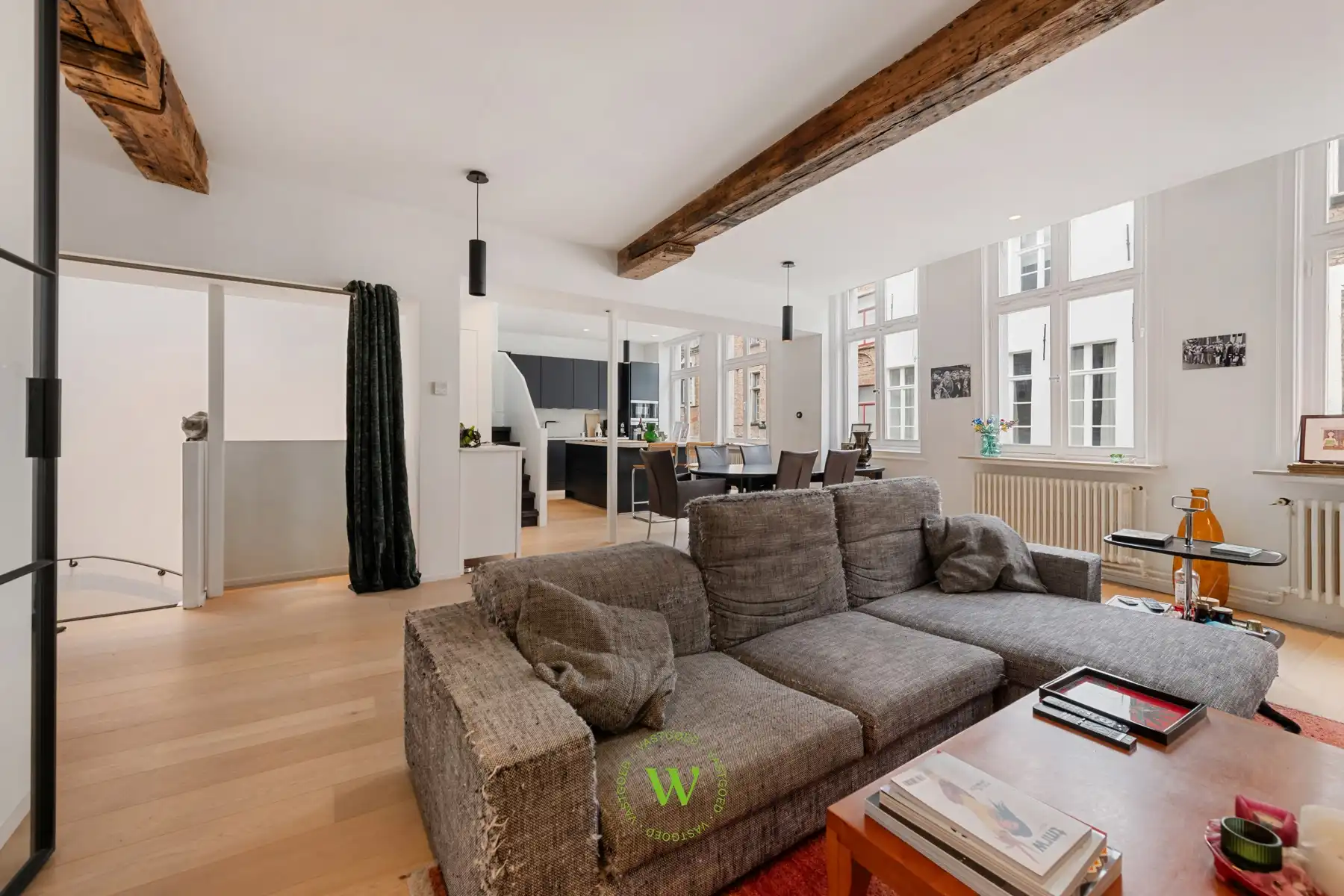Karaktervolle bel-étagewoning op een toplocatie in Brugge. foto 6