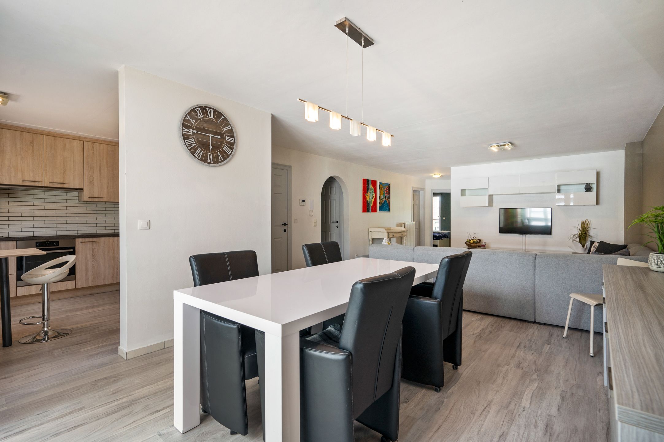 Centraal gelegen 2 slpk app met garagebox te Vosselaar. foto 6