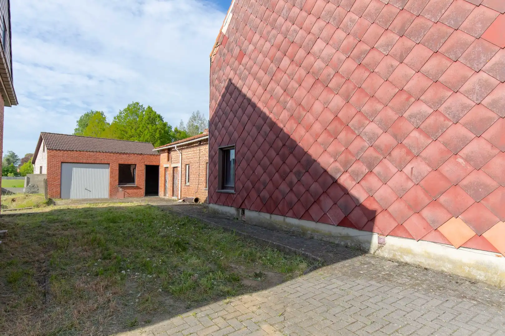 Renovatiewoning met grote garage foto 21