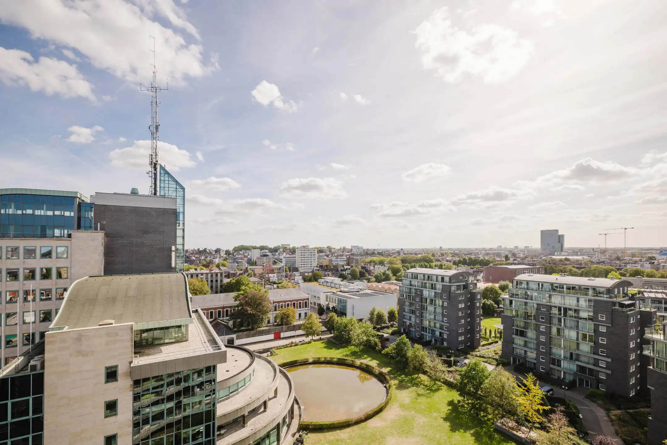 Lichtrijk appartement met 2 slp, 2x terras en garage te Gent foto 7
