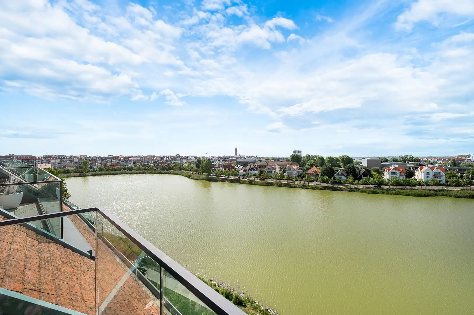 Luxueus appartement met frontaal zicht op het Zegemeer. foto 6