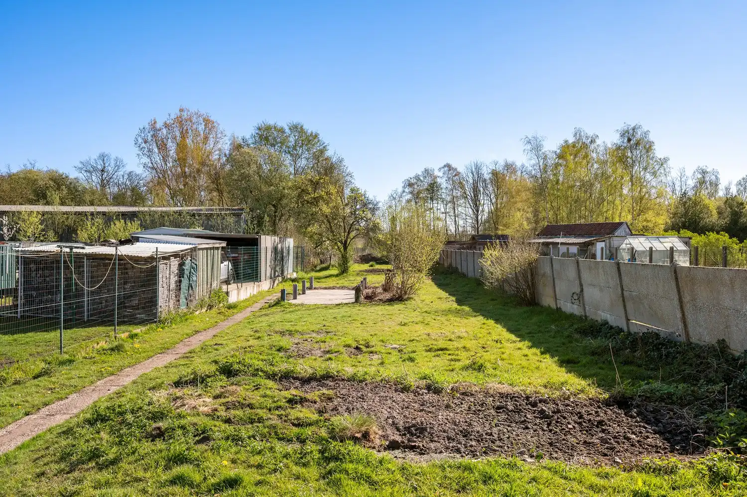 Te renoveren woning met garage en diepe tuin. foto 25