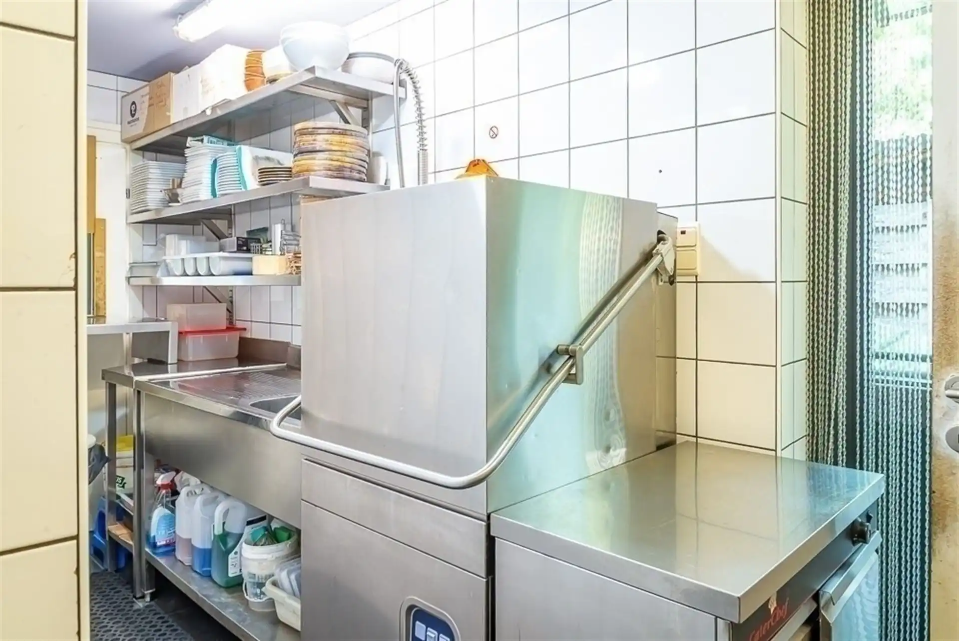 Karakteristiek handelshuis met ruime bovenwoning op toplocatie nabij Maasmechelen foto 22
