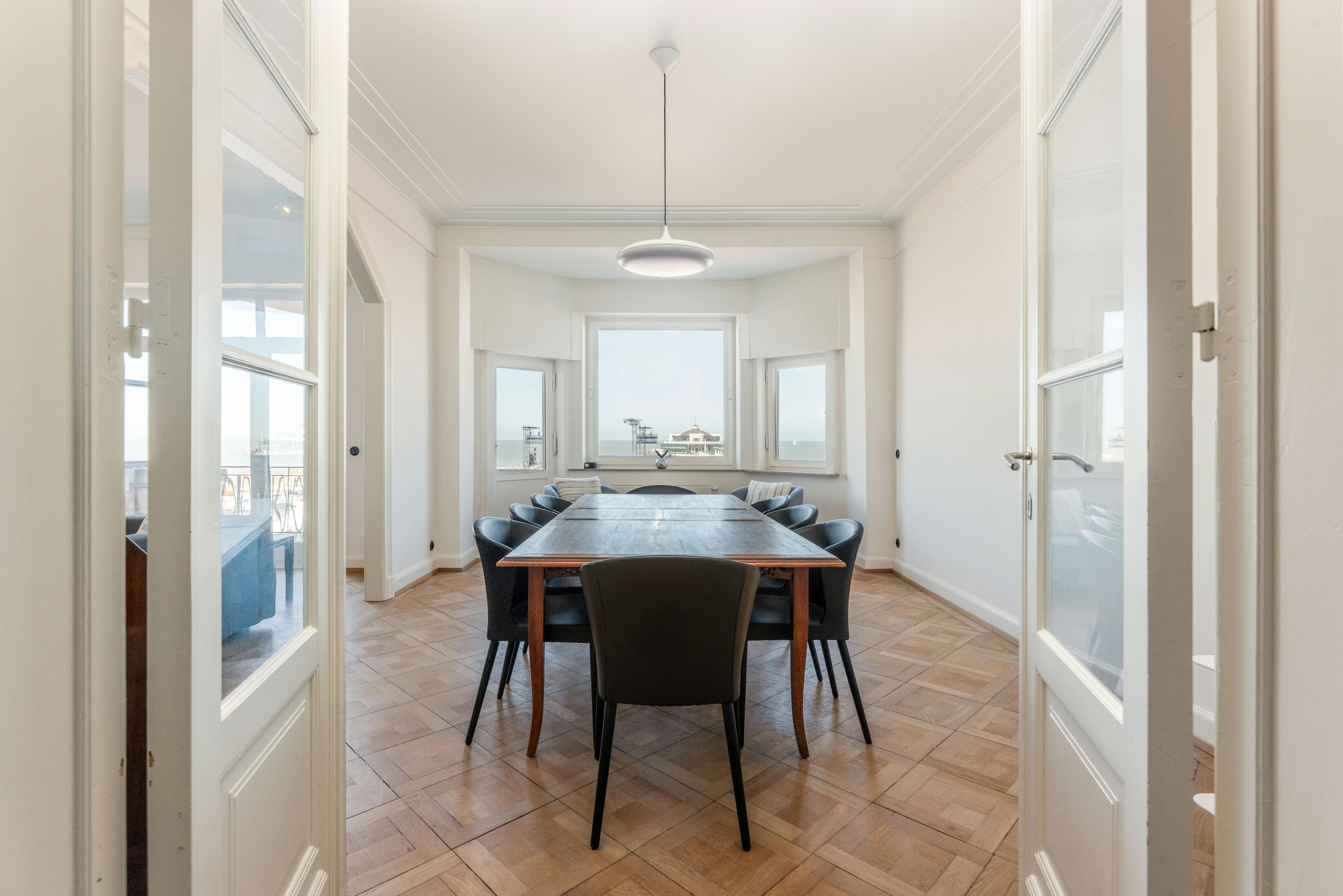 Uniek, historisch en ruim appartement te koop op de zeedijk  foto 3