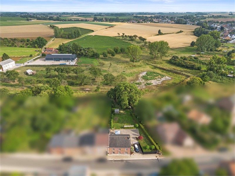 CHARMANTE GEZINSWONING OP EEN RUIM PERCEEL IN BUVINGEN foto 3