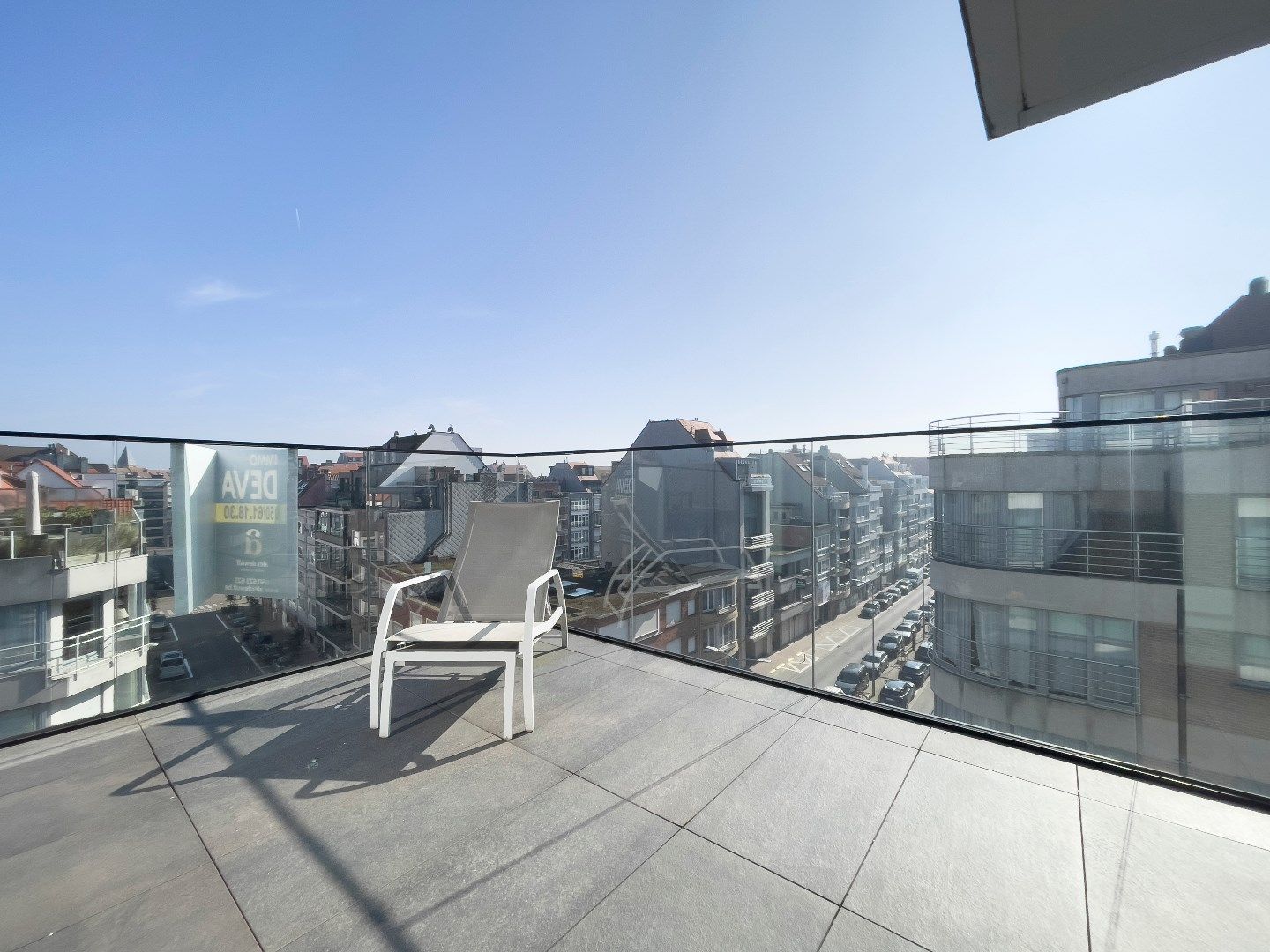 Buitengewone hoekduplex ( 274m²) gelegen vlakbij Zeedijk en het Rubensplein. Ruime garage te koop in het gebouw. foto 5