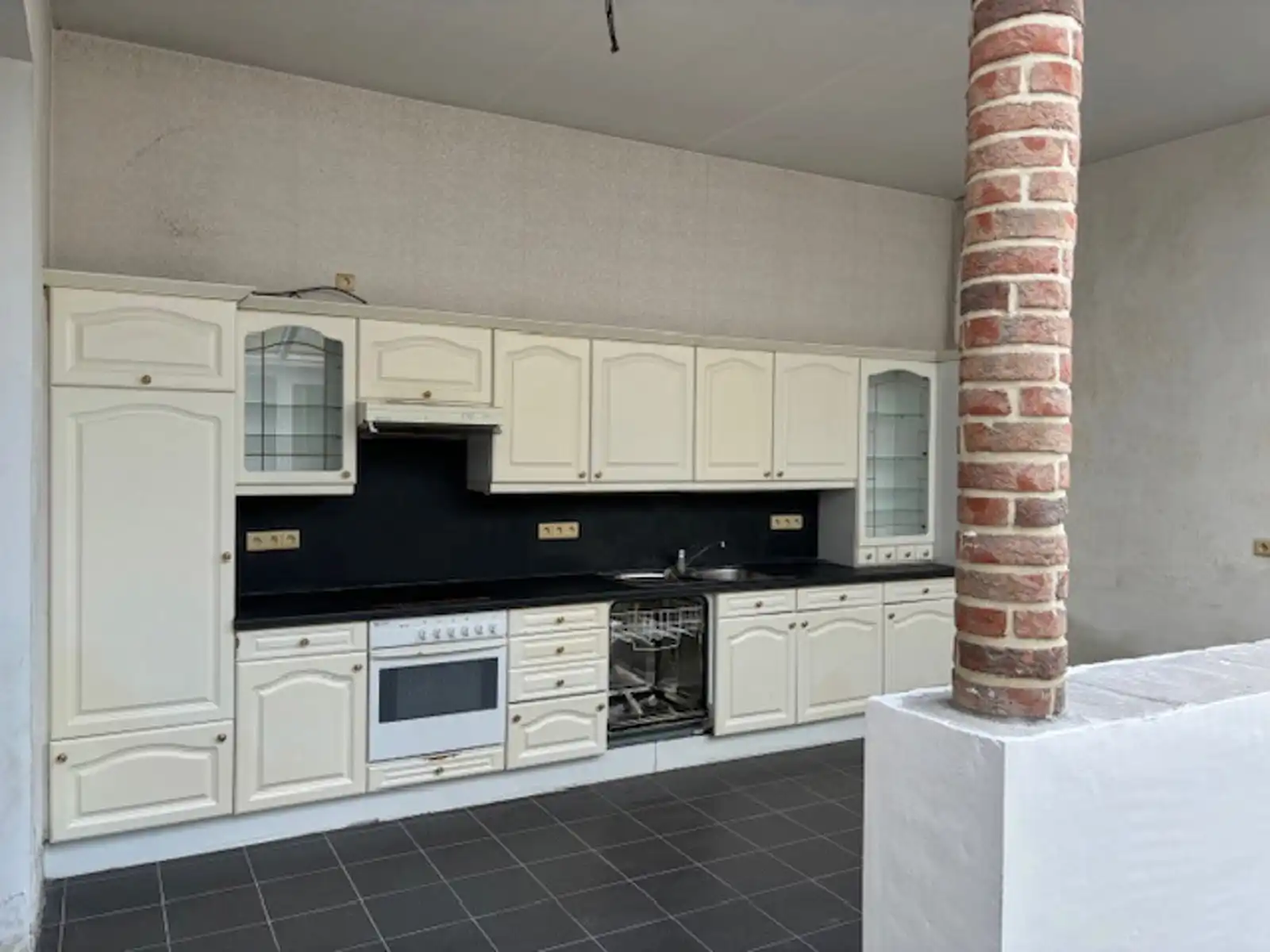 Herenwoning met inrijpoort te Tienen foto 14