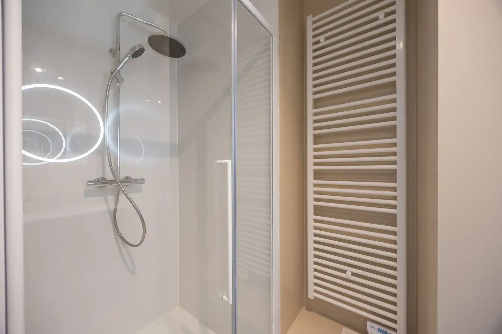 Gerenoveerd hoekappartement met terras , 3 slaapkamers, vlakbij zee foto 15