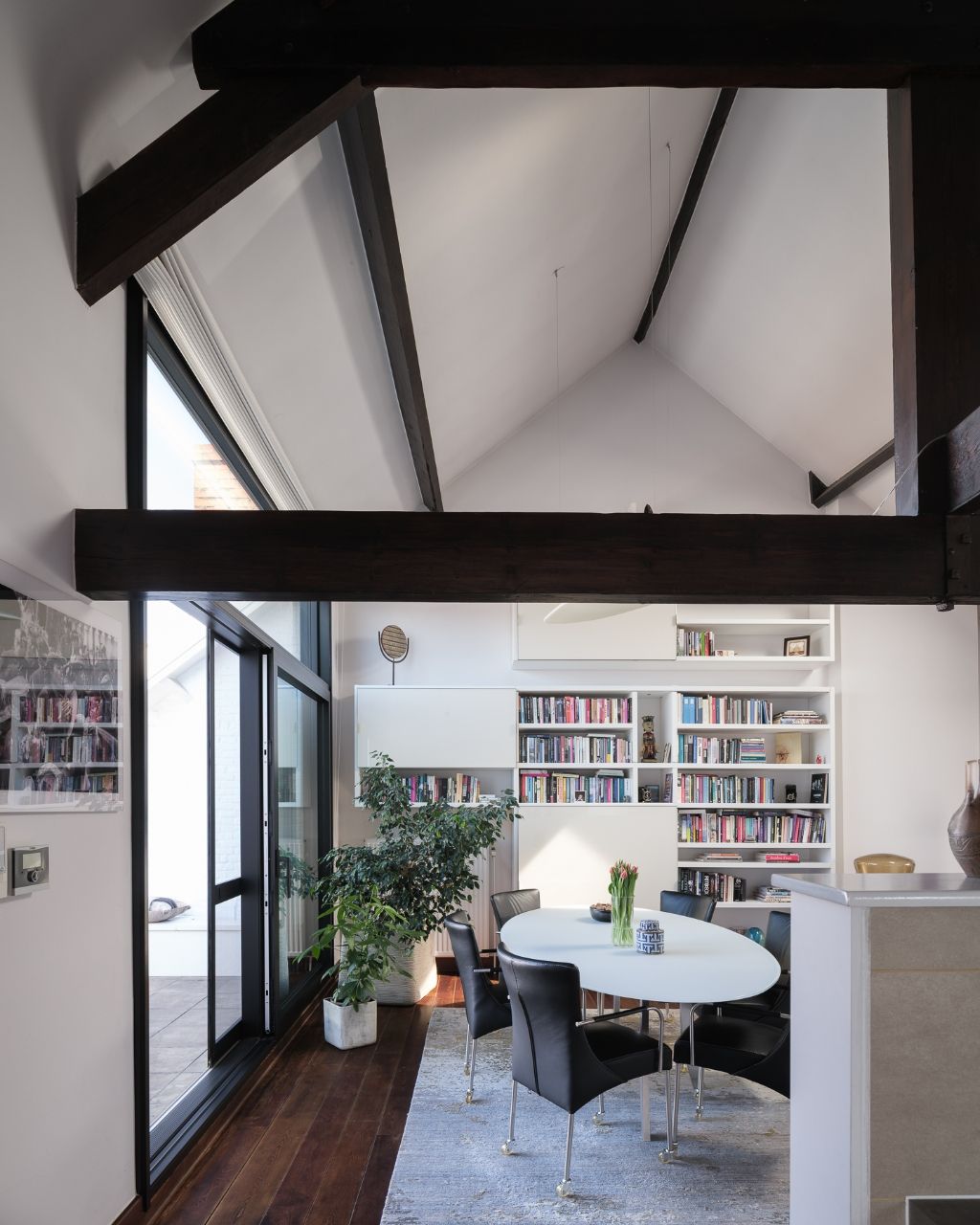 Karaktervolle schakelwoning met 3 ruime slaapkamers foto 15