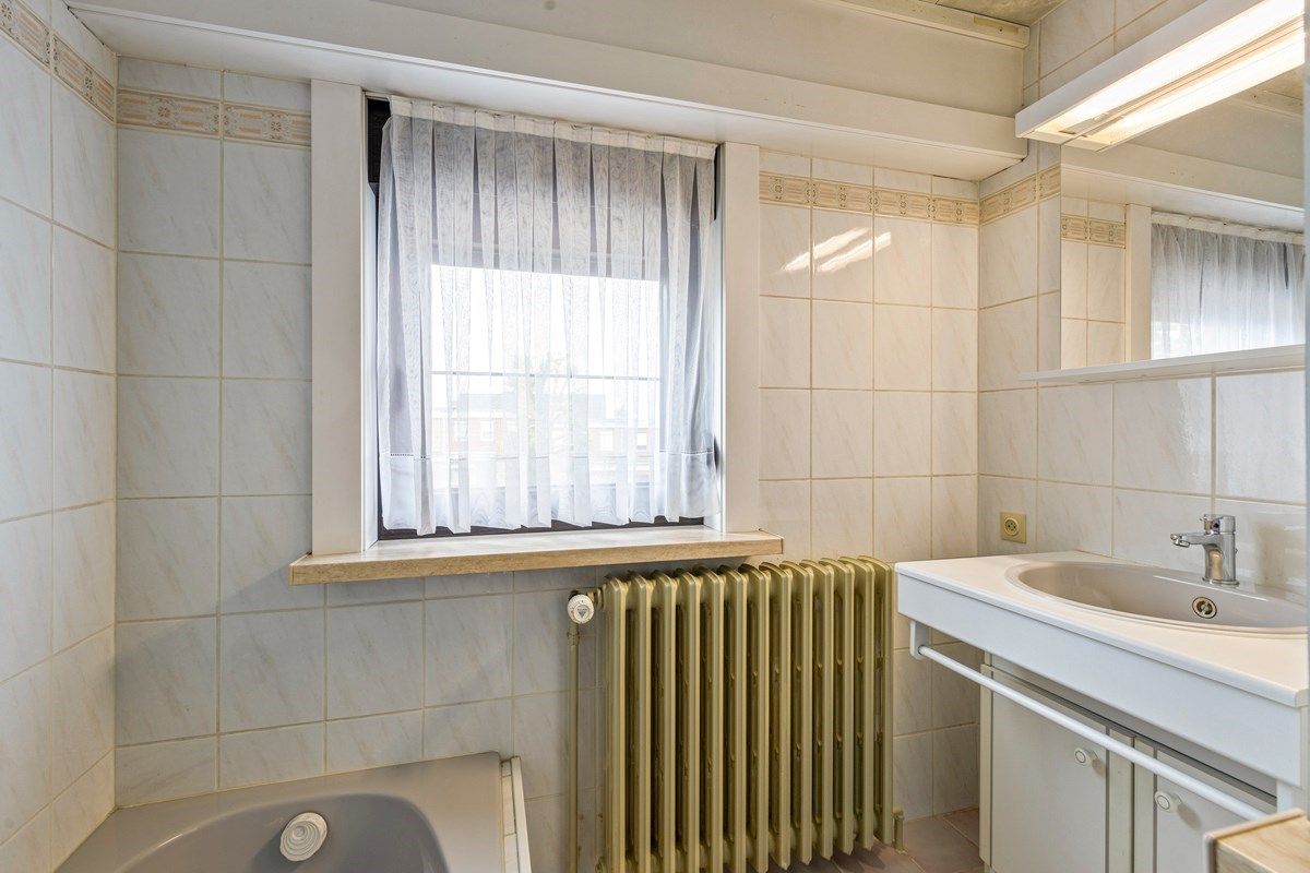 Ruime gezinswoning met mooie tuin in rustige wijk ! foto 15