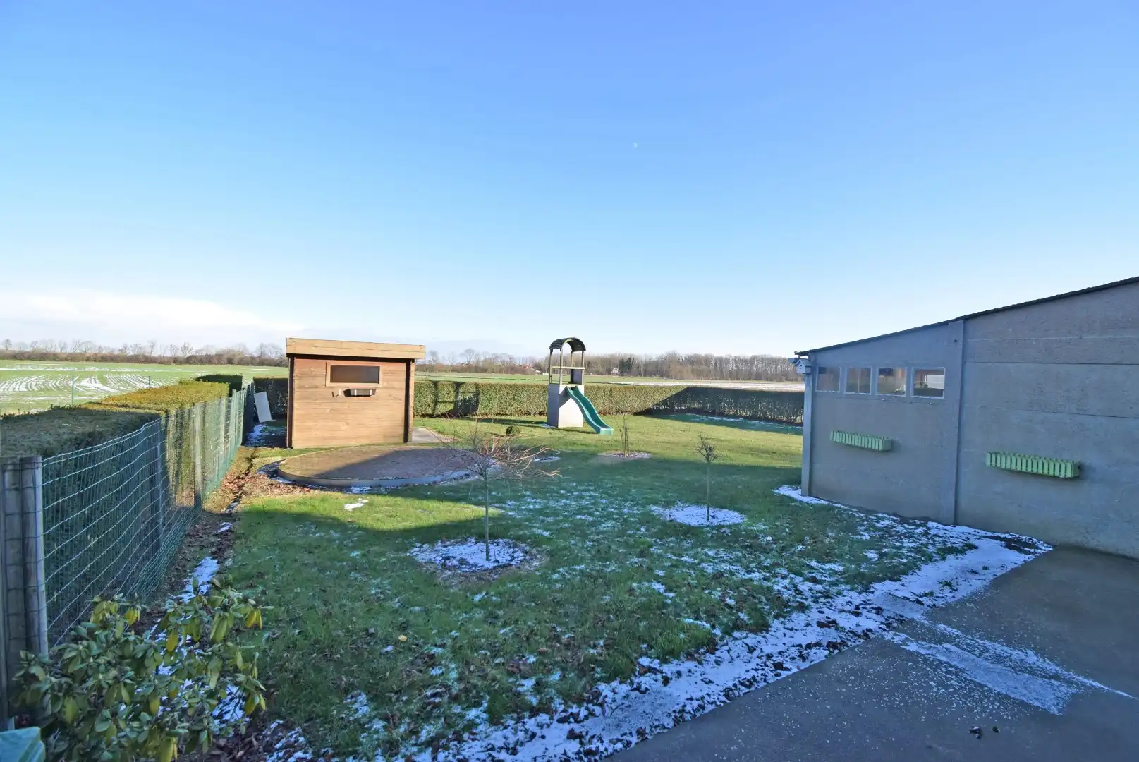 COMFORTABELE WONING MET GARAGE EN GROTE TUIN foto 11