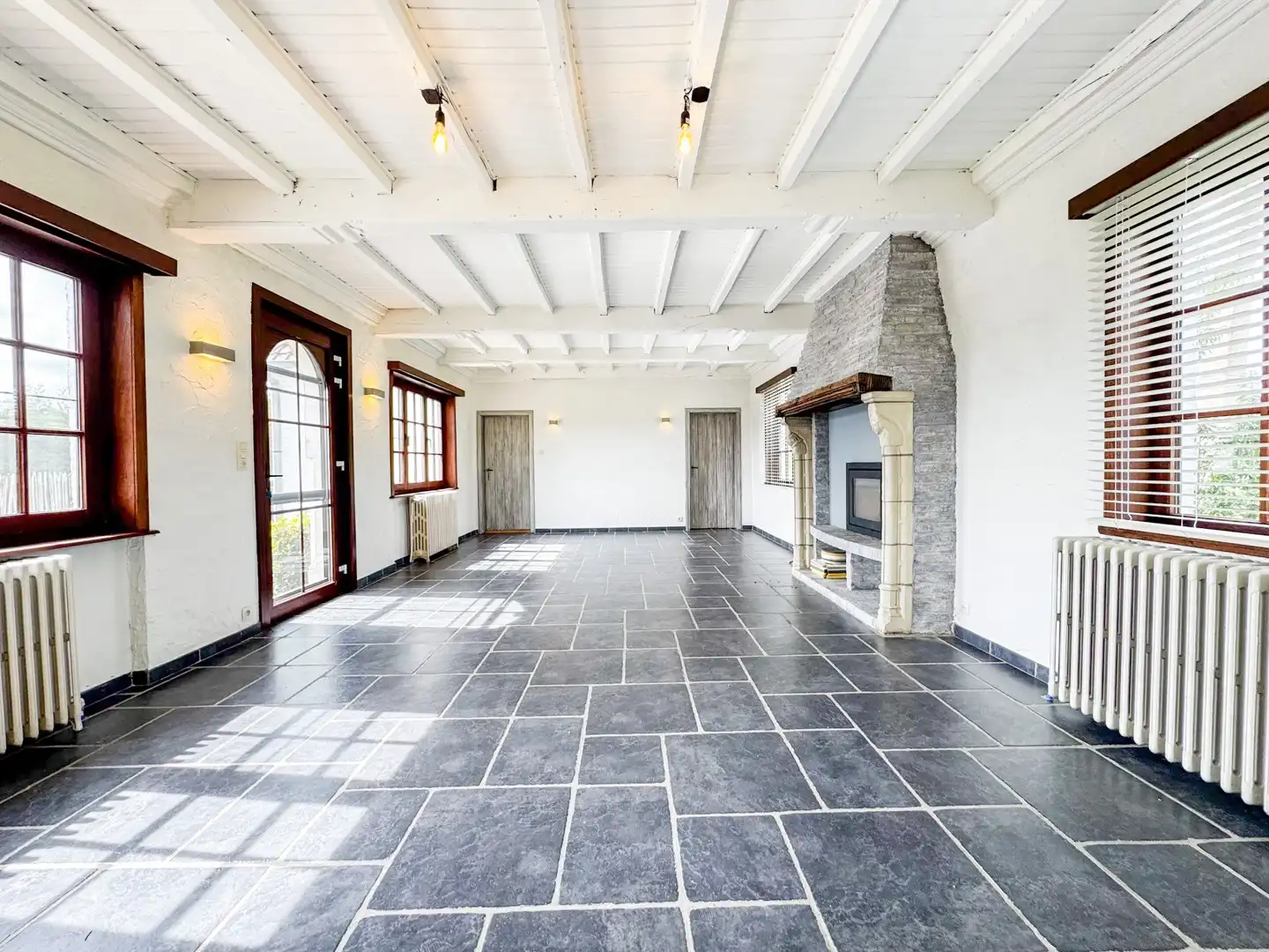 Eigendom met loods, zwembad en multifunctionele bureauruimte op een perceel van ca. 2.700 m² foto 8