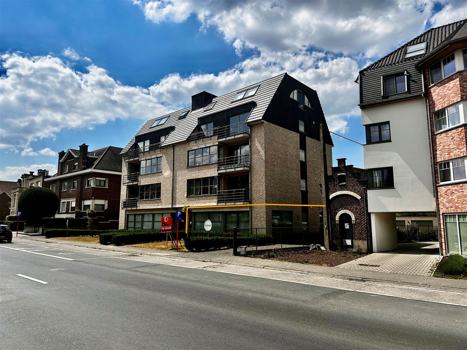 gelijkvloers app met 2 slp, tuintje en garage foto {{pictureIndex}}