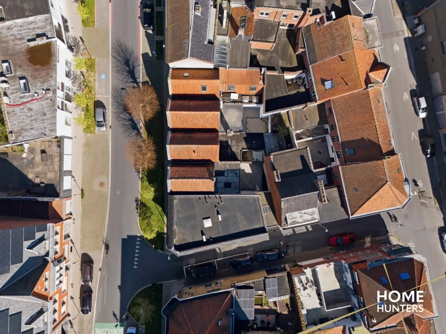 Charmante en instapklare woning met unieke stadskoer en garage foto 25