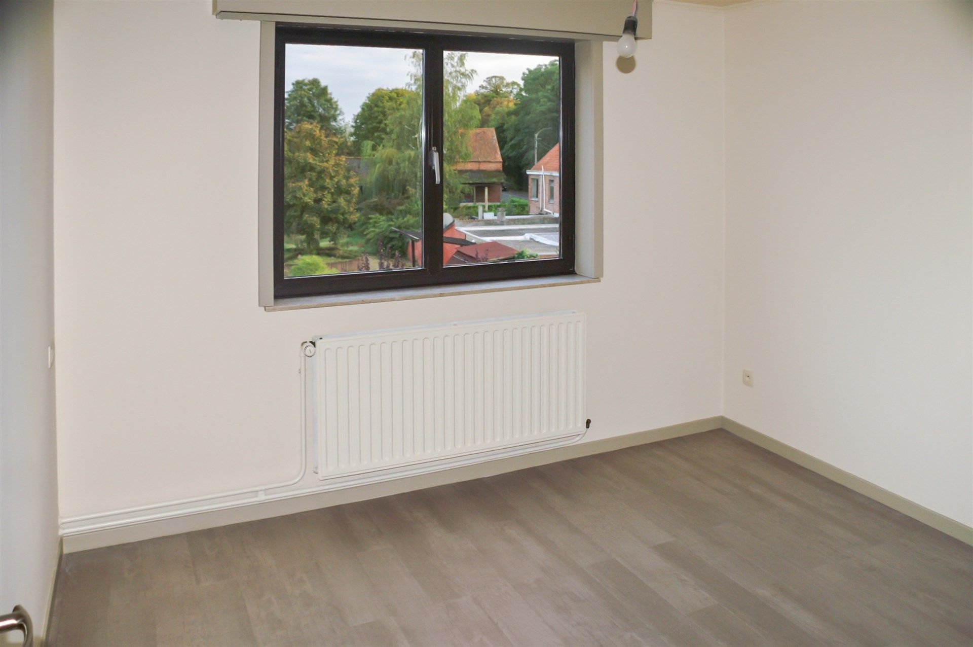 Handelspand met woonst, in centrum overmere met ruime parking en garage.  foto 18