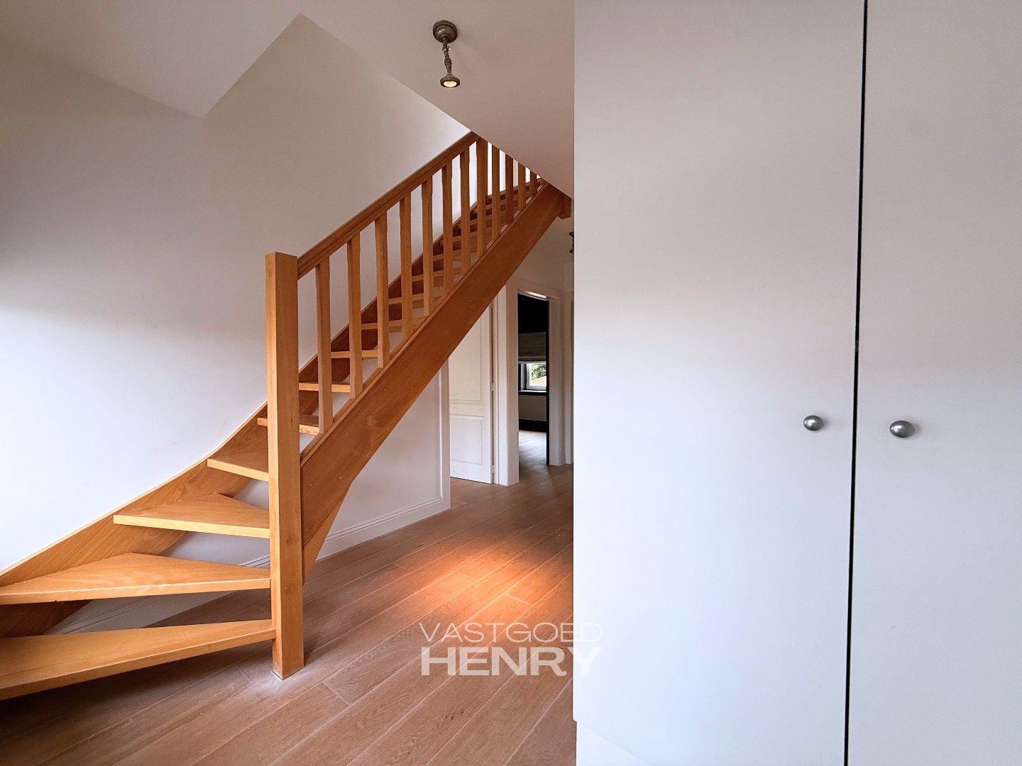 Volledig gerenoveerde woning met karakter foto 12