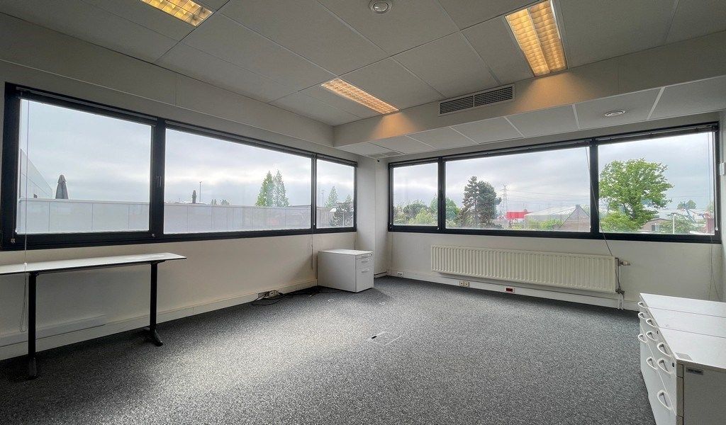 Ingedeelde kantoorruimte met parking te huur in Aartselaar foto 7