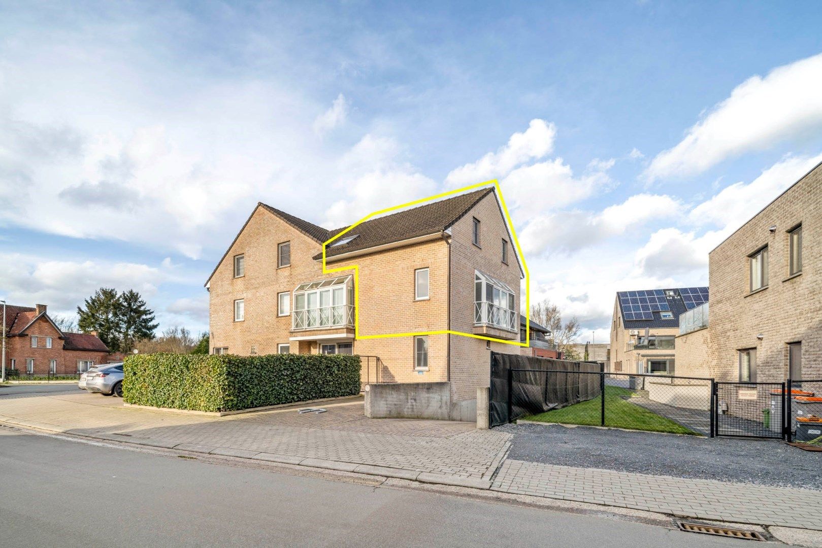 Leuk duplexappartement met drie slaapkamers, standplaats en kelderberging foto {{pictureIndex}}