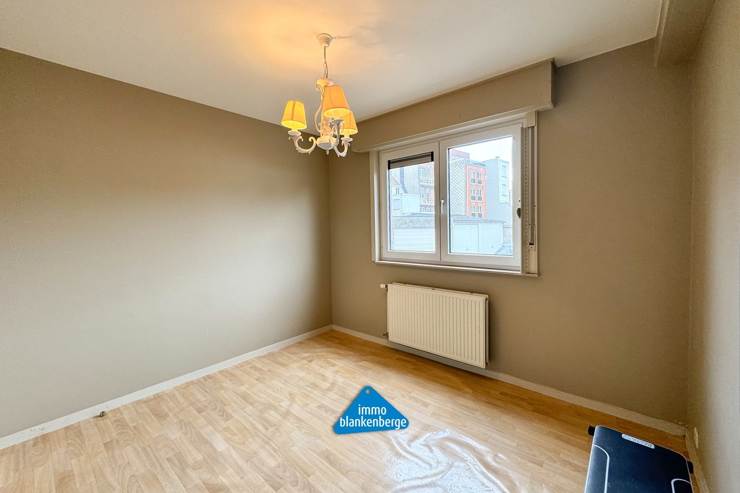 Ruim gelijkvloers appartement met voortuin en autostaanplaats foto 11