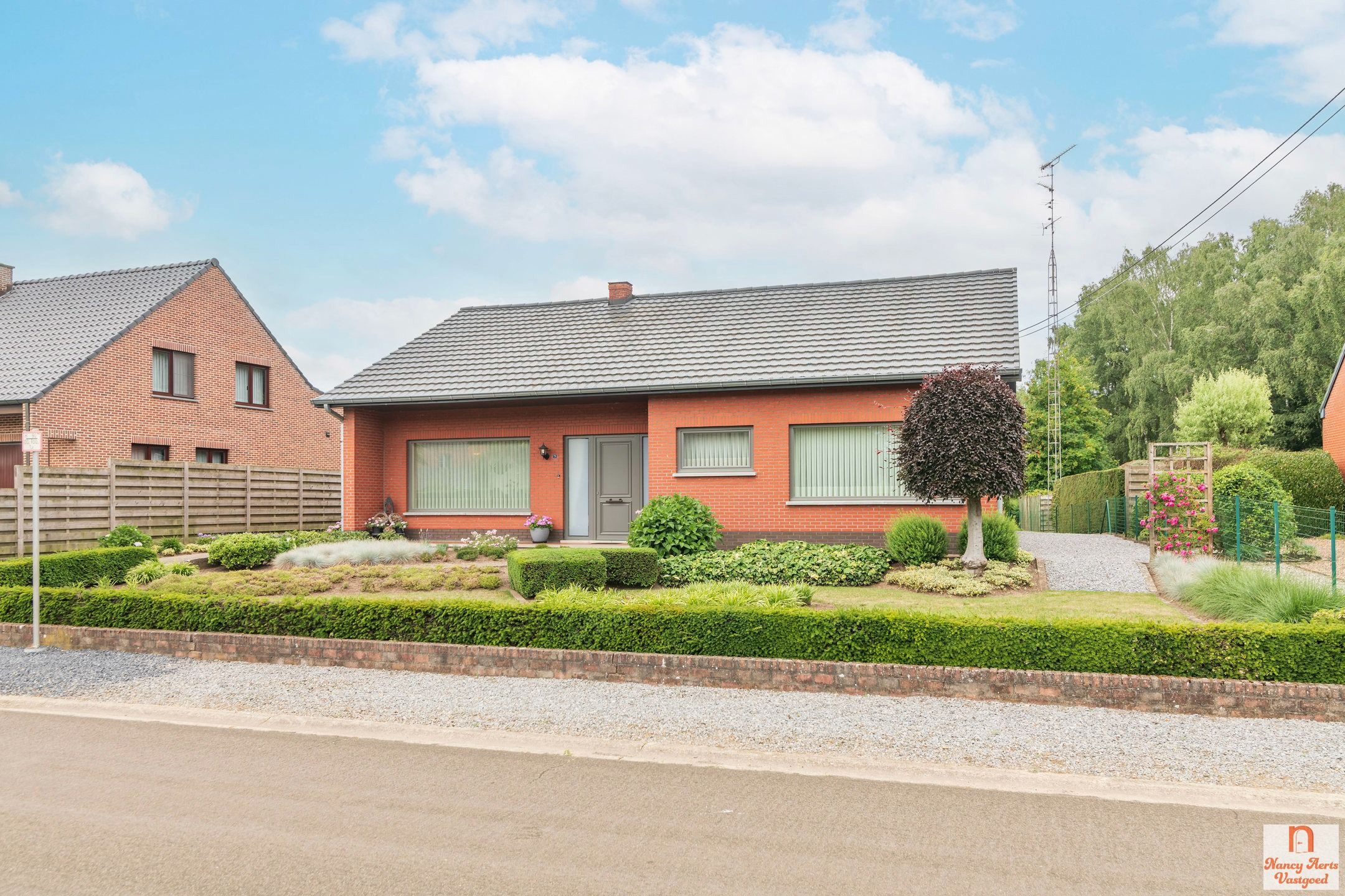 Verzorgde gelijkvloerse woning met zicht op groen in Koersel foto 2
