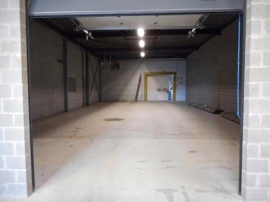 Groot magazijn/garage/opslagruimte foto 4