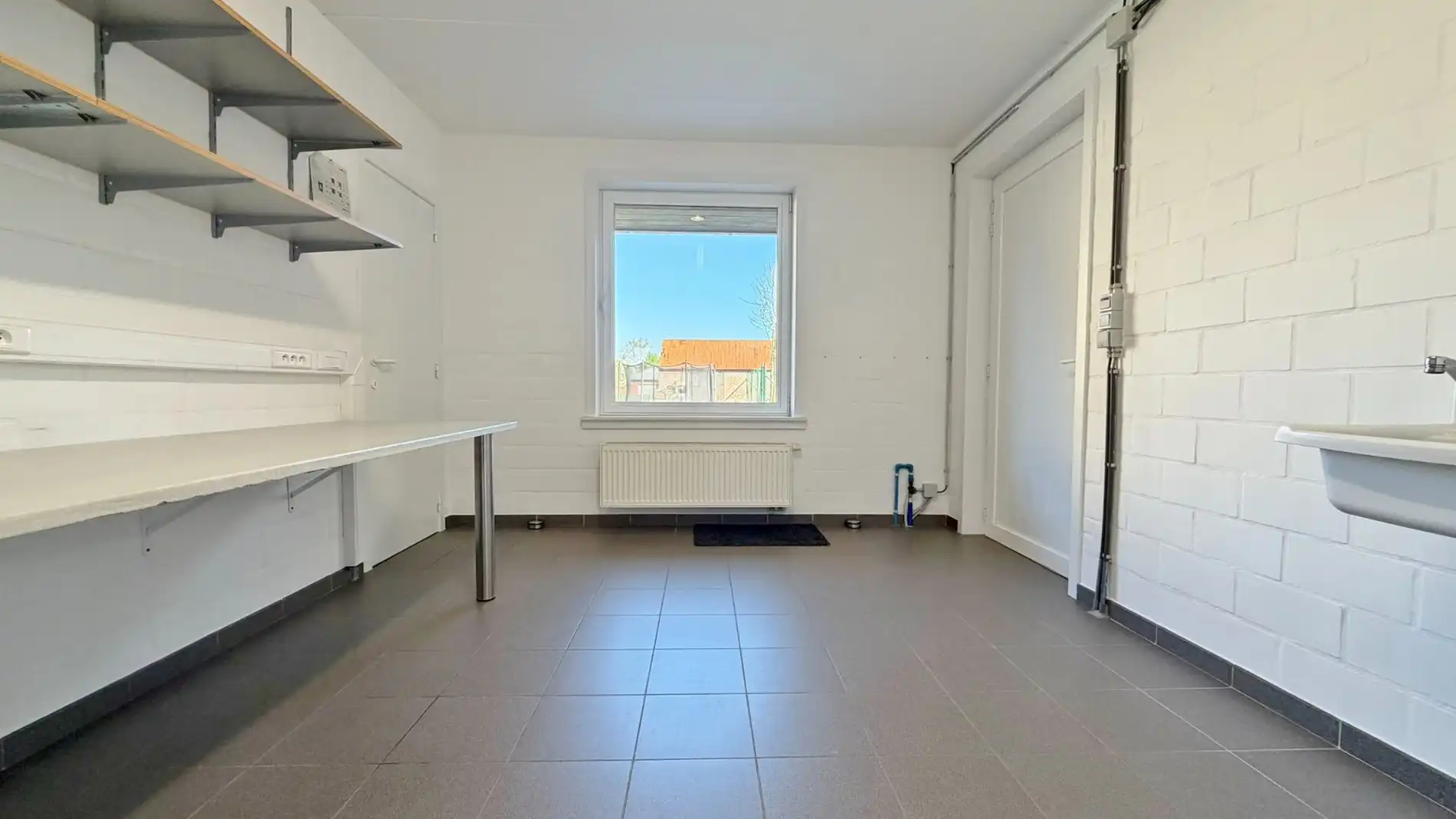 Ruime, zeer goed onderhouden villa met prachtige tuin in rustige doodlopende straat. foto 13