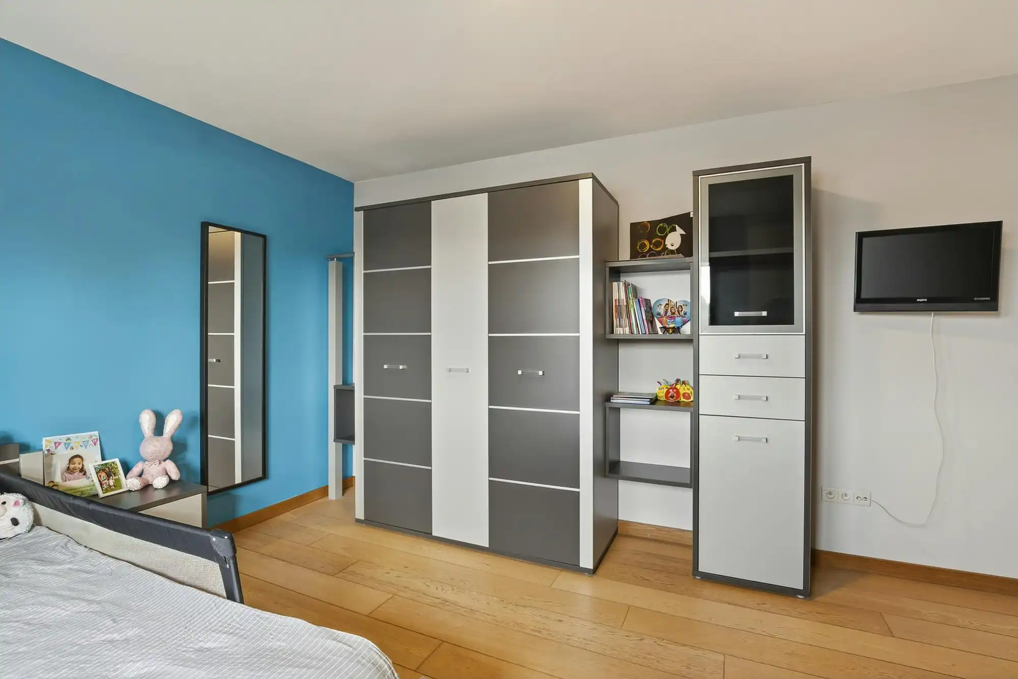 Luxe villa met exclusieve tuin en 600m2 magazijn in KMO-zone foto 50