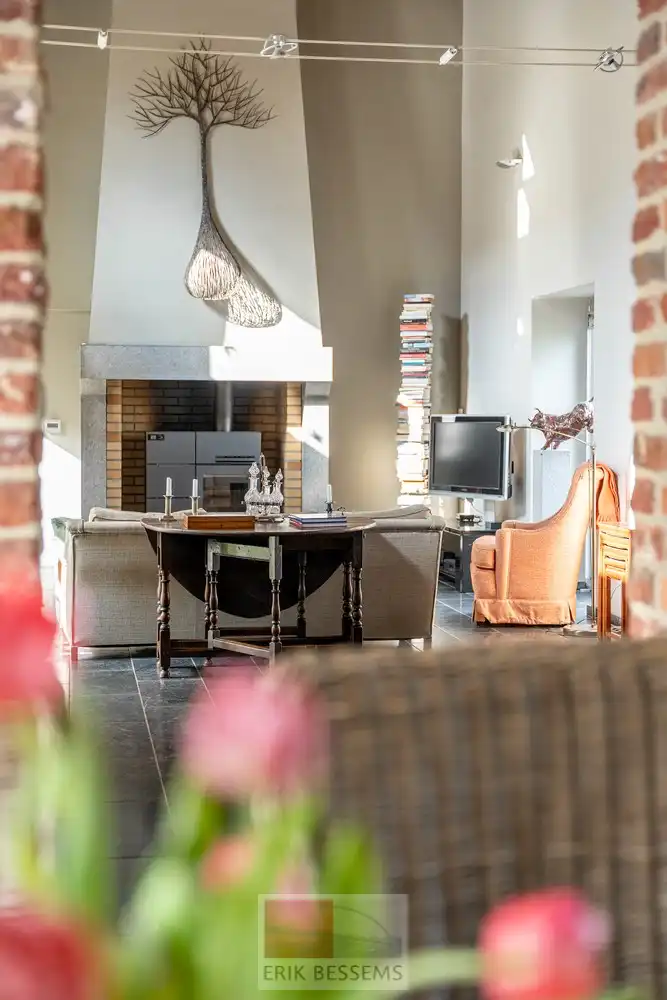 Een zeer karaktervol woonerf van maar liefst 3996 m² met bijzondere uitstraling, bestaande uit een prachtige hoofdwoning (voormalige schuur en stallen) en een charmant vakwerkhuis. foto 13