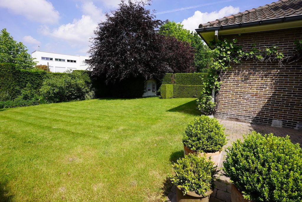 Residentieel gelegen bungalow op 910 m² voorzien van 4 slaapkamers foto 5