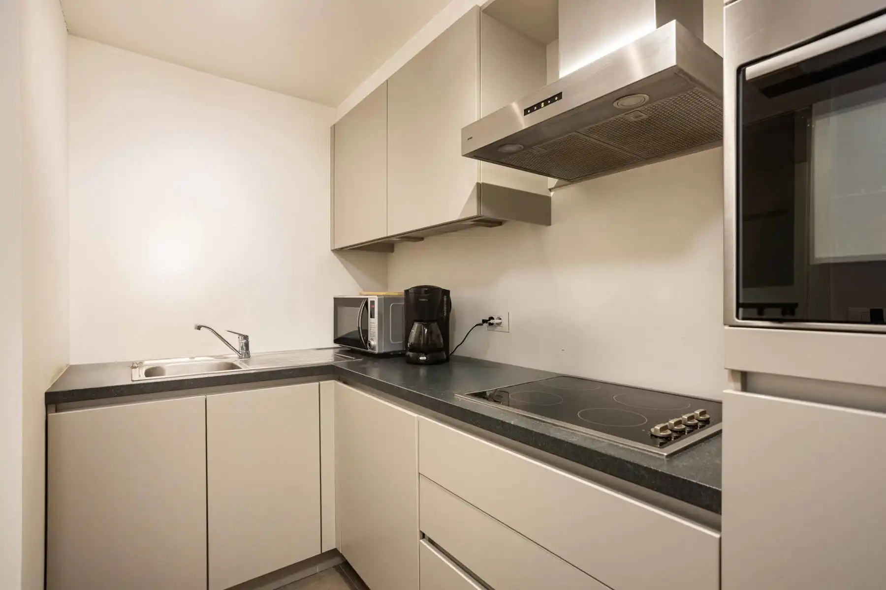 Te koop: gelijkvloers kantoor/praktijkruimte  foto 16