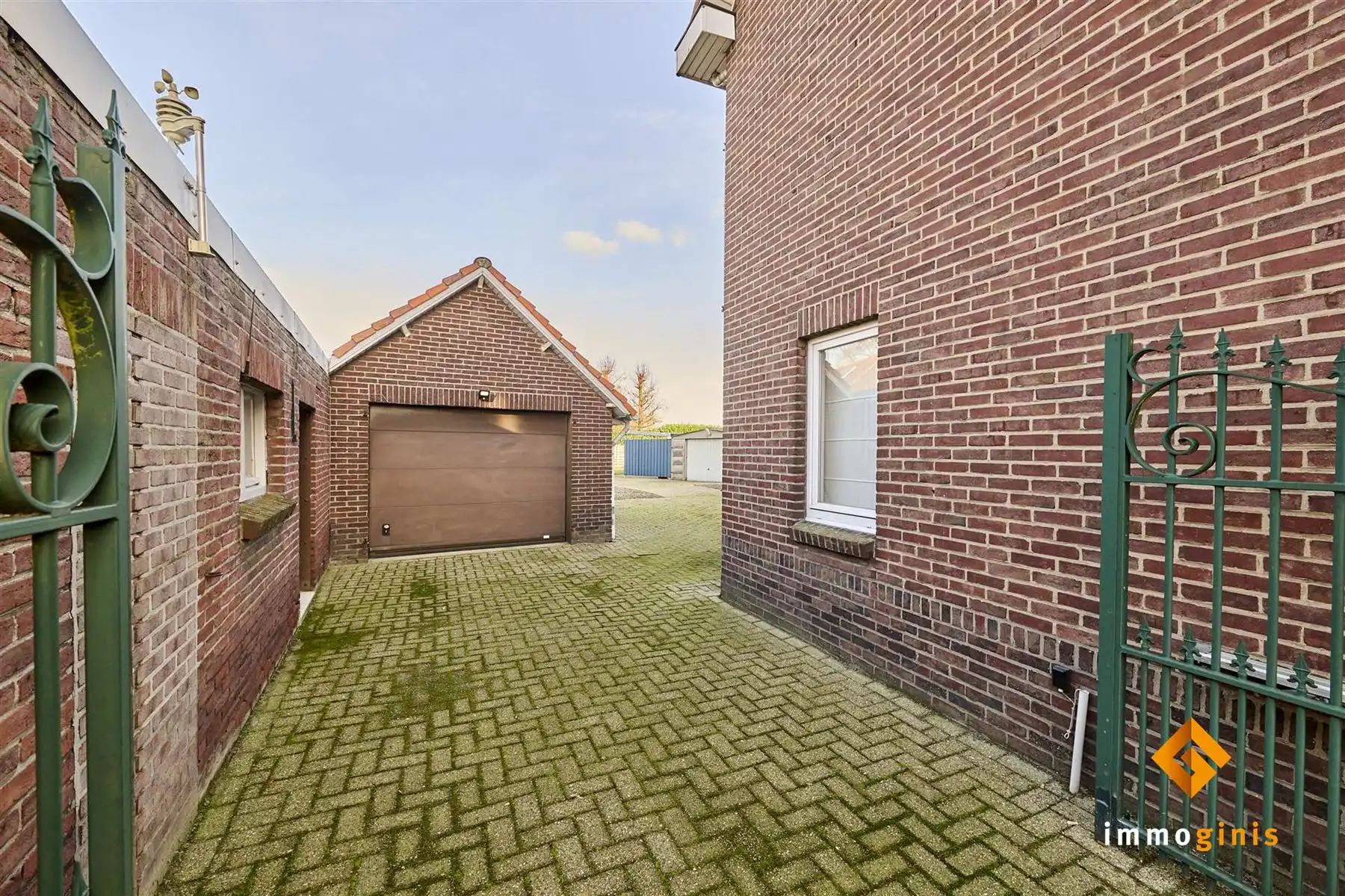 Zéér ruime woning met 5 slaapkamers en 2 badkamers op een ruim perceel van 12a40ca. Uitbreiding op zolder mogelijk! foto 20