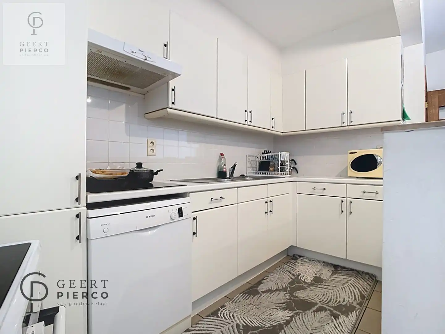 Aan Sint-Anneke 26 bus 102 te Sint-Truiden treffen we dit ruime appartement met drie slaapkamers en kelder. De centrale ligging (200m van Grote Markt) zorgt voor een optimaal bereik van winkels, station, scholen en eveneens de groene omgeving van de stadsvesten en het stadspark. foto 7