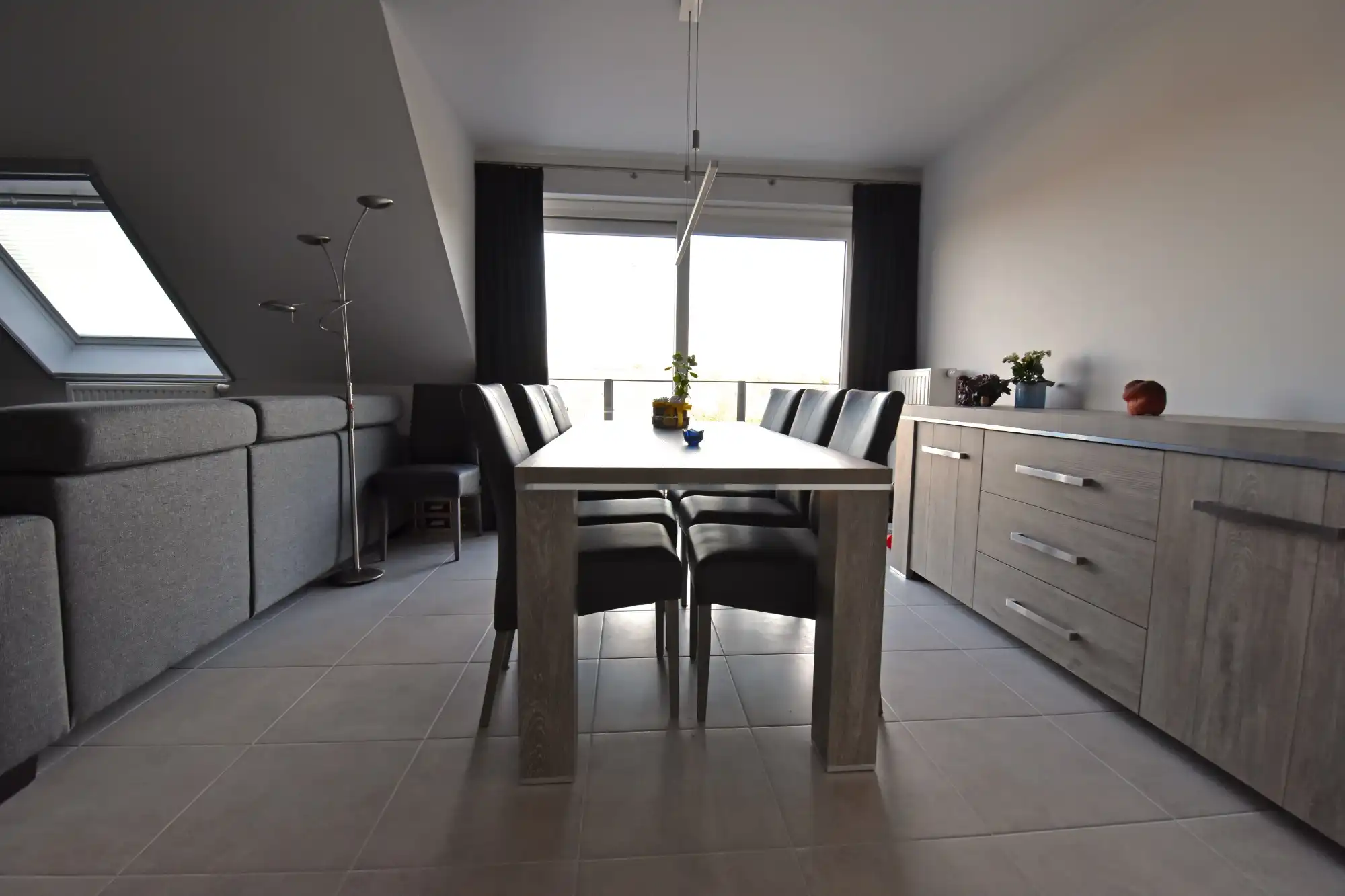 BEZOEKMOMENT WOENSDAG 15/04 VAN 16U30 TOT 18U | RECENT 2 SLPK APPARTEMENT MET TERRAS, LIFT EN INCLUSIEF AUTOSTAANPLAATS foto 8