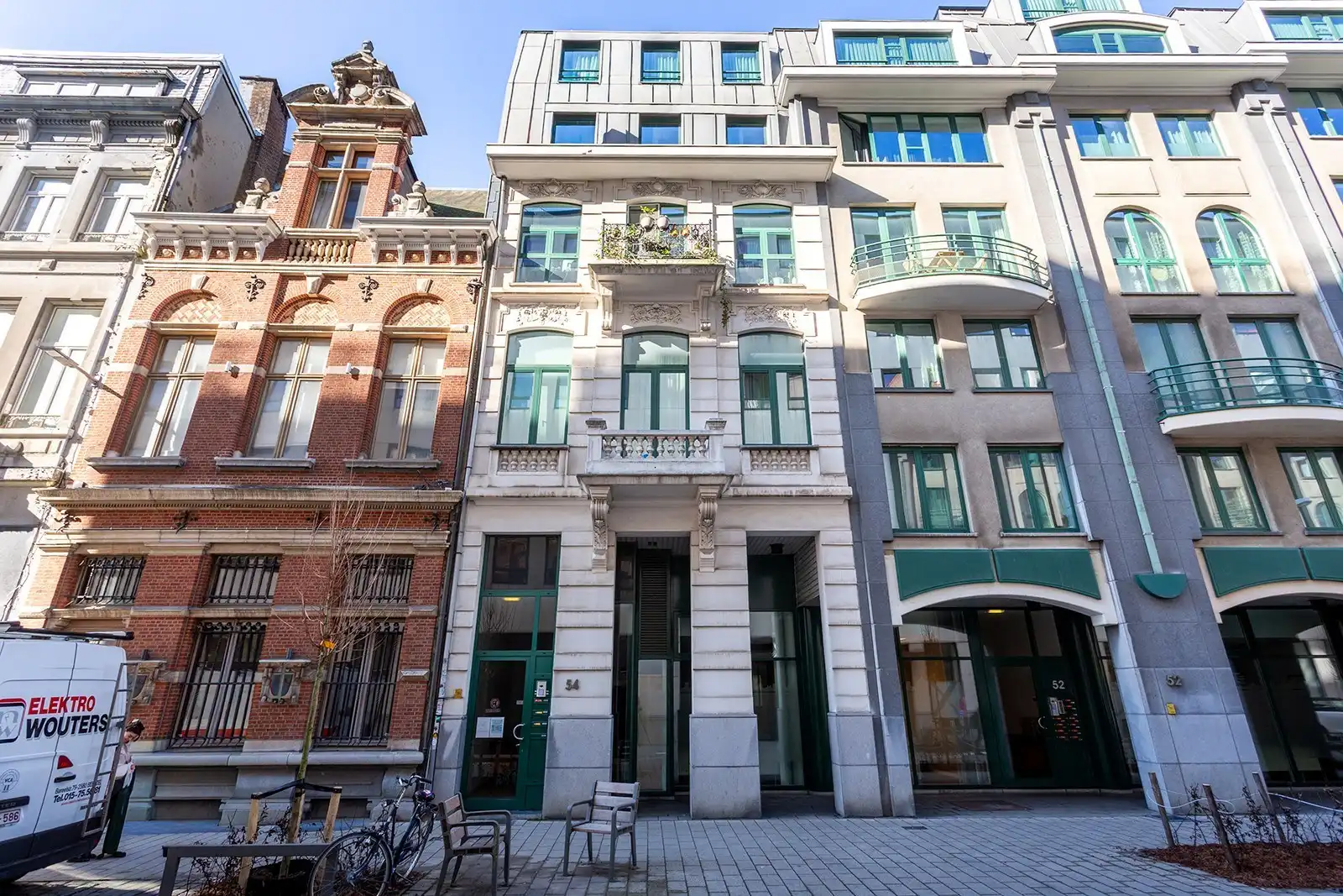 Instapklaar 3 slpk appartement met terras in hartje Stad foto {{pictureIndex}}