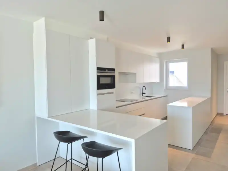 Luxe penthouse met grote terrassen in het centrum van Koksijde te koop foto 3