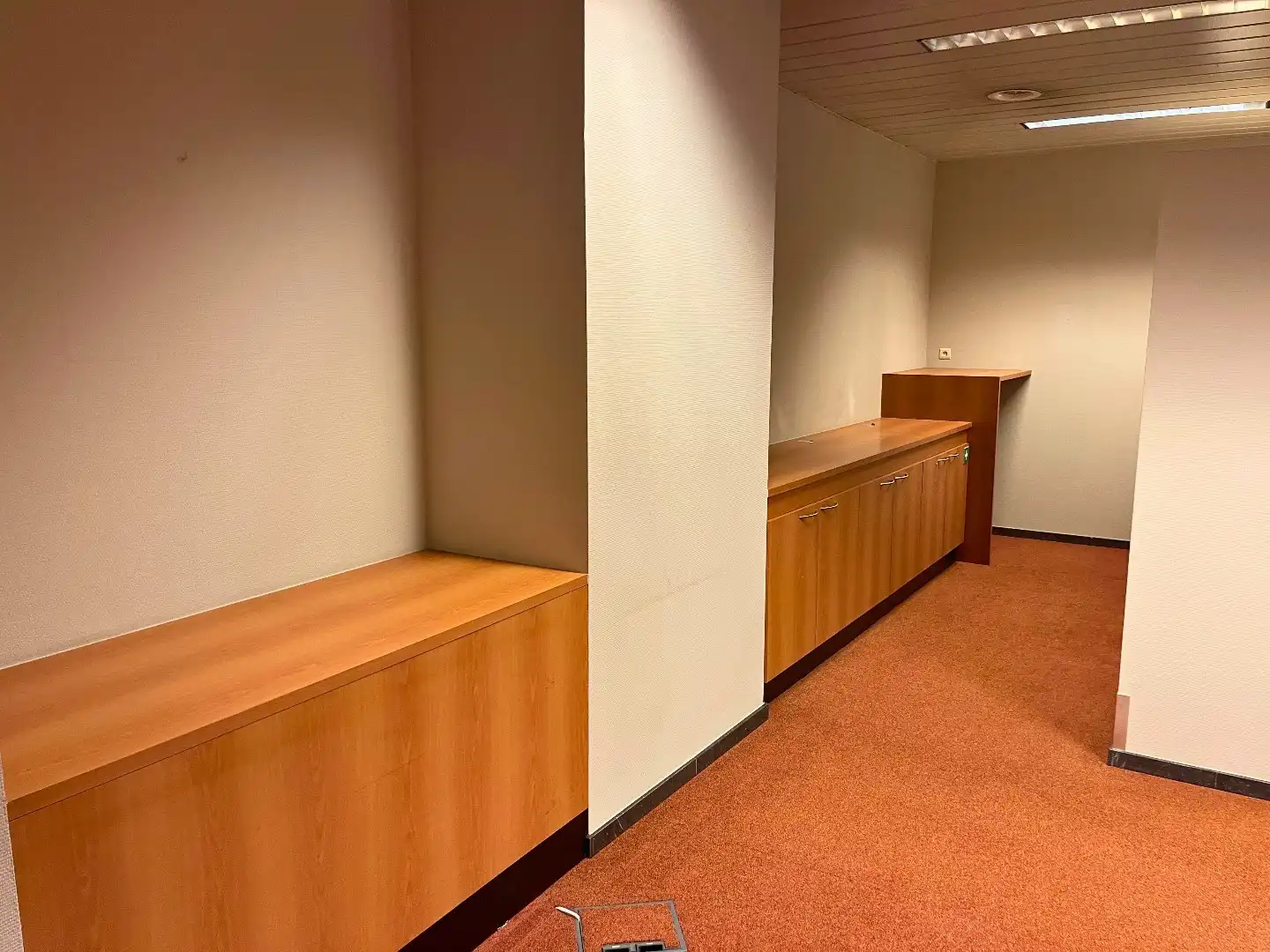 Handelsgelijkvloers 433m² met 3 parkings en kelder op commerciële topligging foto 16