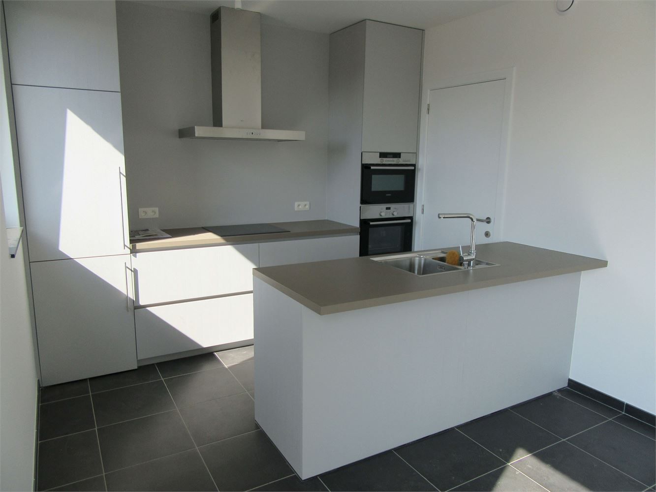 Luxe penthouse met prachtig uitzicht, 3 slaapkamers, groot terras en ondergrondse parking. foto 7