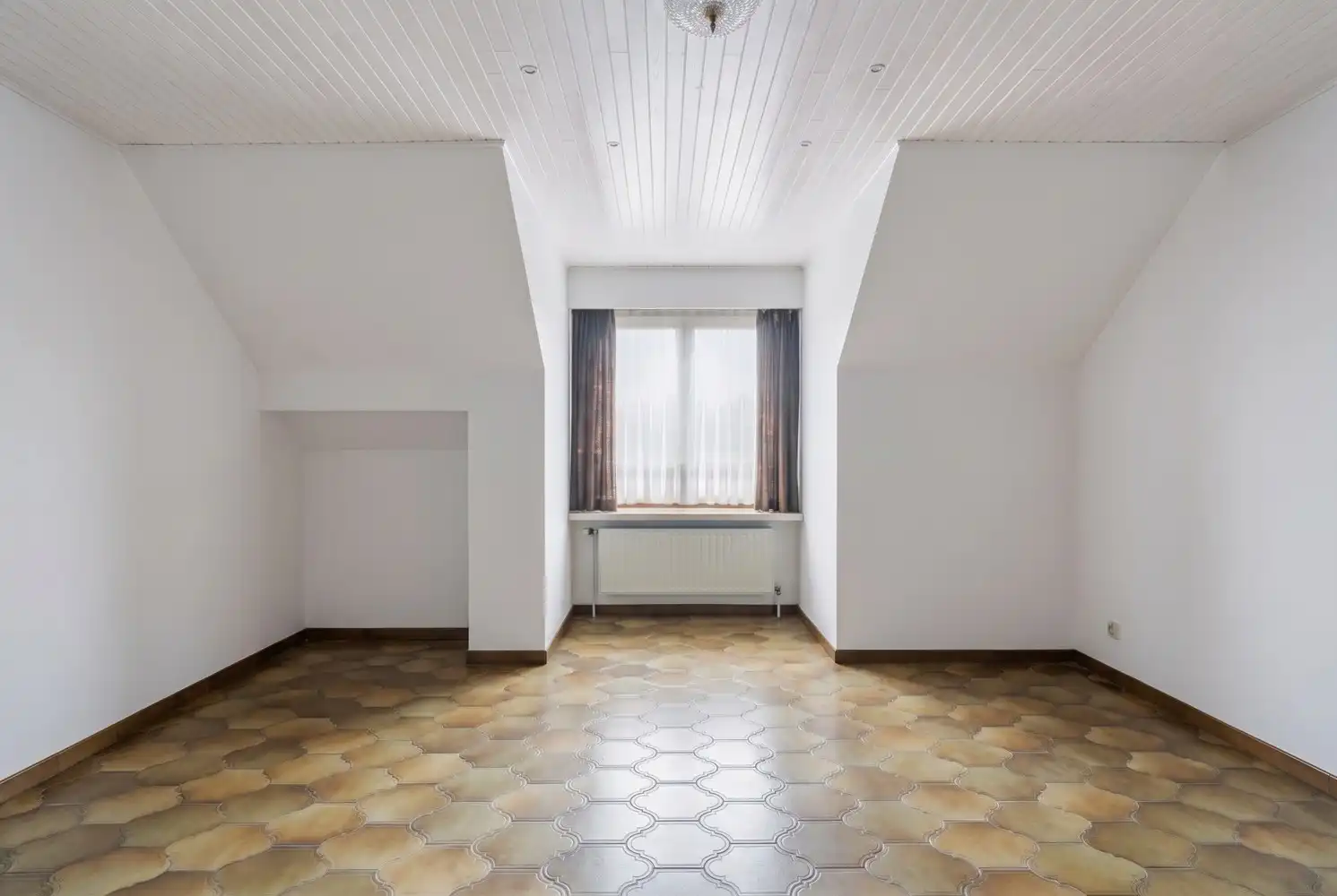 Ruimte, rust en bereikbaarheid: Solide villa met zwembad en achteringang op toplocatie in Erembodegem foto 20